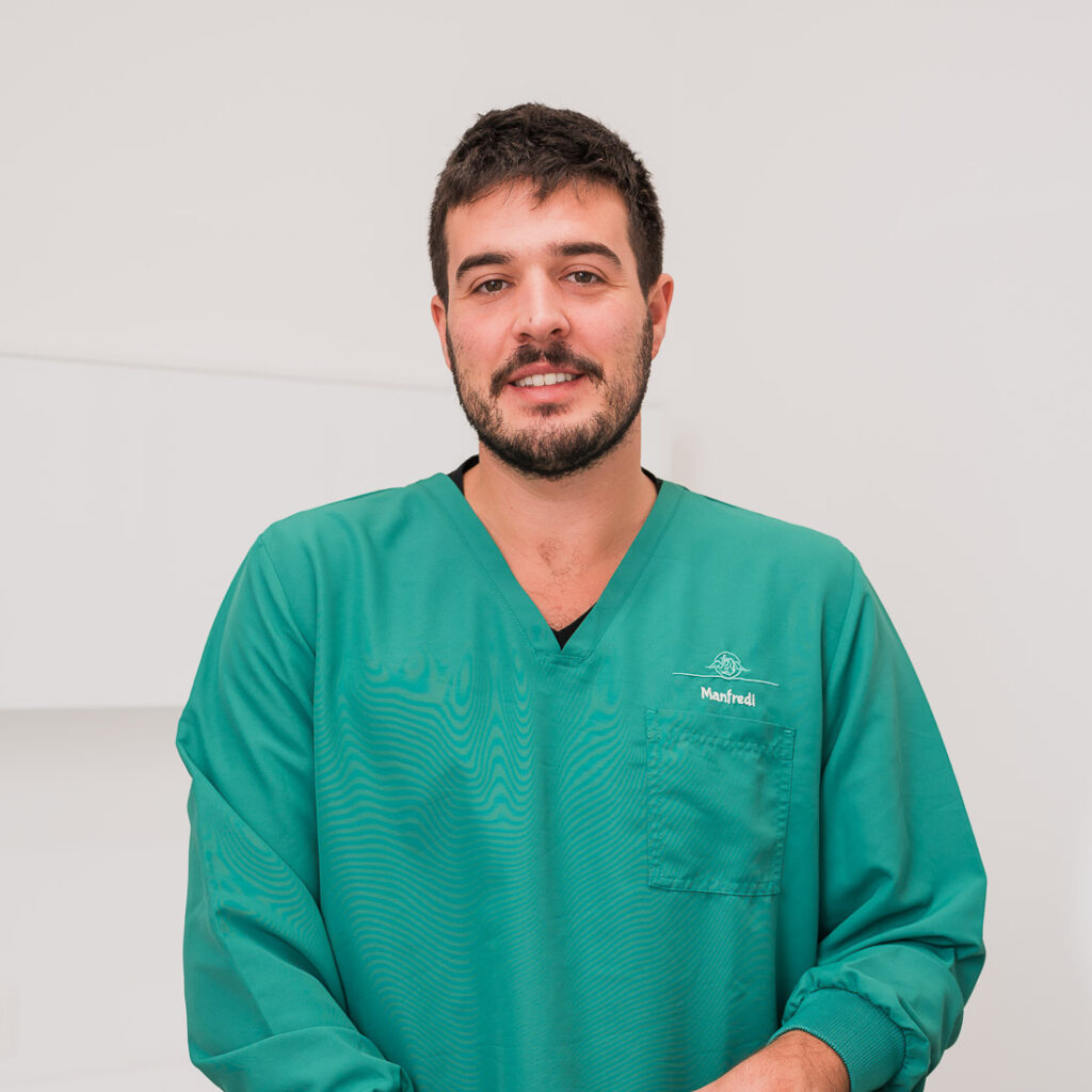 Studio Campriani - DOTT. MANFREDI CAMPRIANI odontoiatra master in implantologia protesica CORR